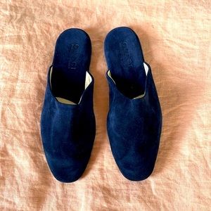 NWOT GUCCI Vintage Blue Suede Slippers with Case